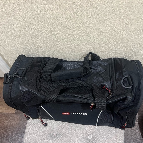 NWOT Toyota Black Duffel Bag by Leeds - Picture 10 of 11
